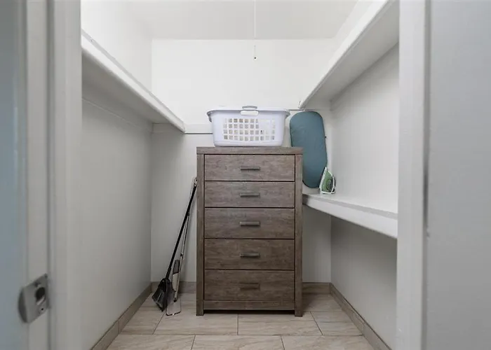 124 Fully Furnished 1br Suite-prime Location Apartment *